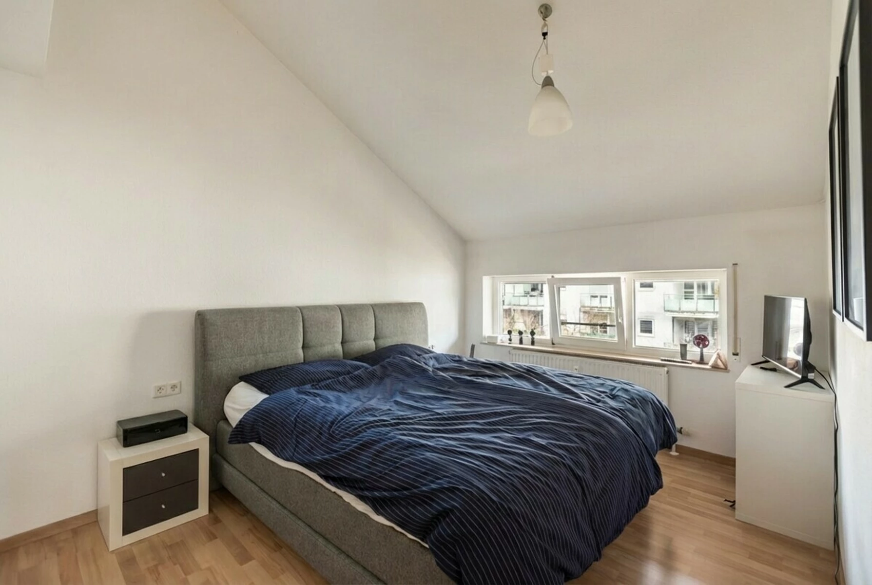 a87c742f-ab18-4f18-9cb8-09122ef4798b