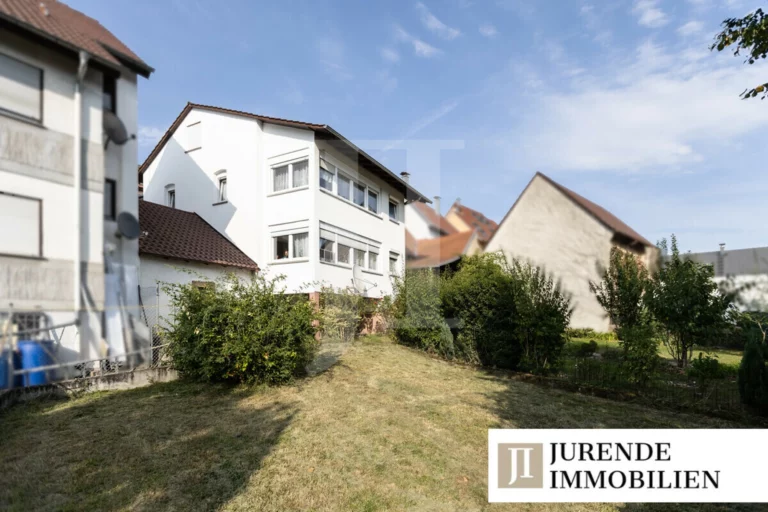 Zweifamilienhaus mit Charakter – Scheune und großzügiges Grundstück inklusive