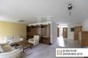 Großzügige 4-Zimmer-Wohnung mit einer Einzelgarage