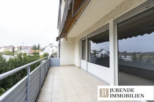 Viel Platz auf vier Ebenen – Reihenendhaus mit zwei Garagen in Illingen