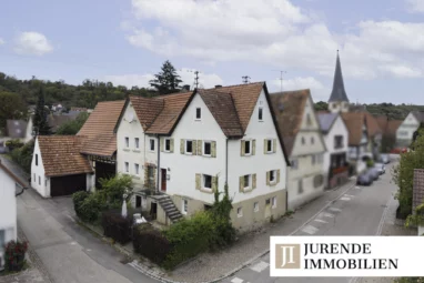 Sanierungsbedürfte Doppelhaushälften mit großer Scheune und schönem Grundstück